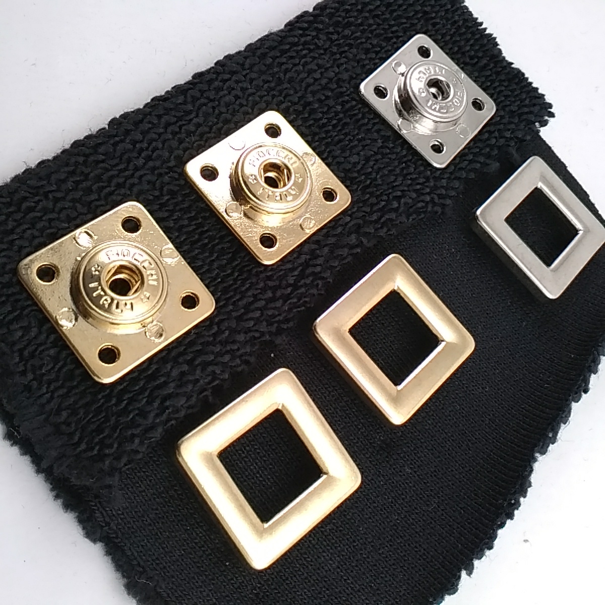 Kare Mont ve Kaban Çıtçıt Düğme 25 x 25 mm E 1282 Kare Mont ve Kaban Çıtçıt Düğme 25 x 25 mm E 1282