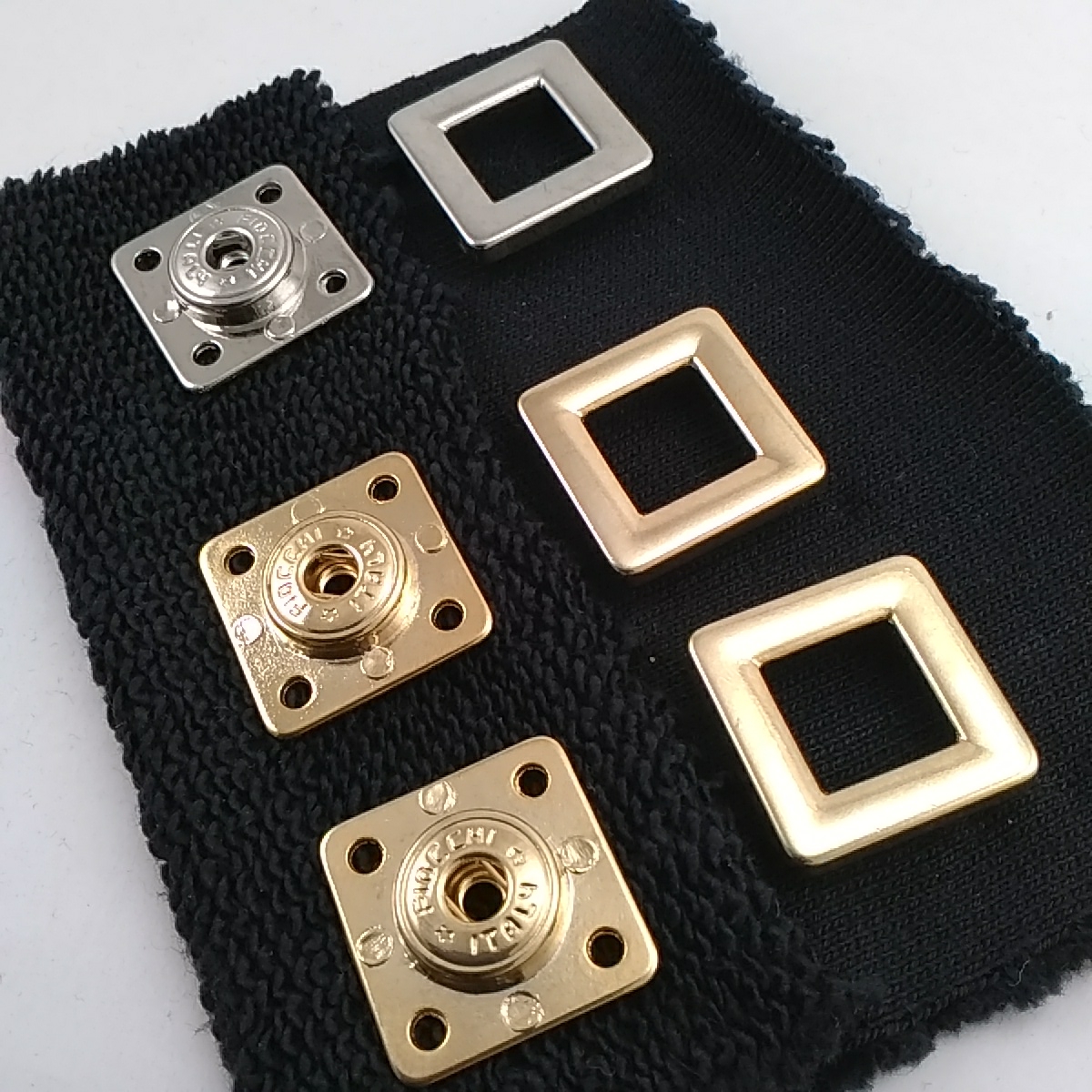 Kare Mont ve Kaban Çıtçıt Düğme 25 x 25 mm E 1282 Kare Mont ve Kaban Çıtçıt Düğme 25 x 25 mm E 1282