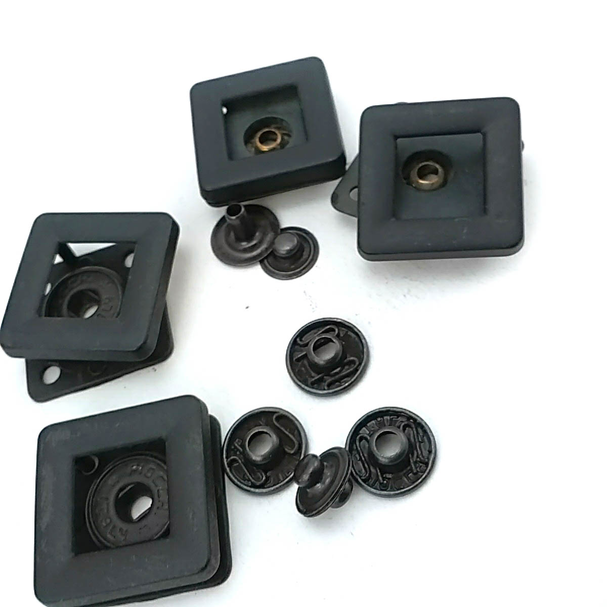 Kare Mont ve Kaban Çıtçıt Düğme 25 x 25 mm E 1282