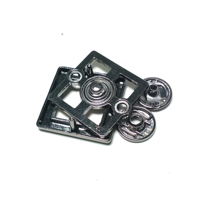 Eyelet Two-piece square snap button 24 x 24 mm