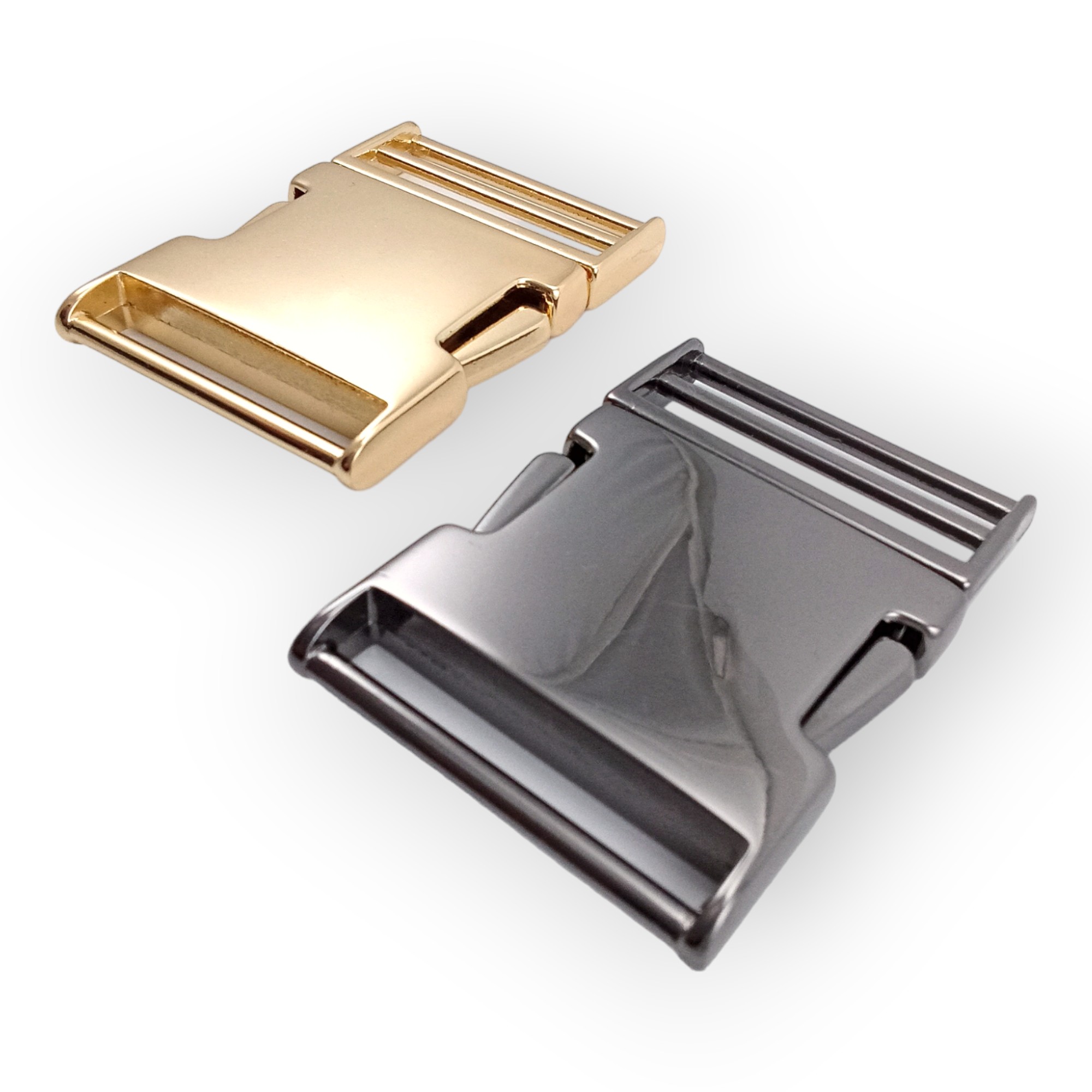 Metal Geçmeli Toka 30 mm Yandan Basmalı Toka E 2249 Metal Geçmeli Toka 30 mm Yandan Basmalı Toka E 2249