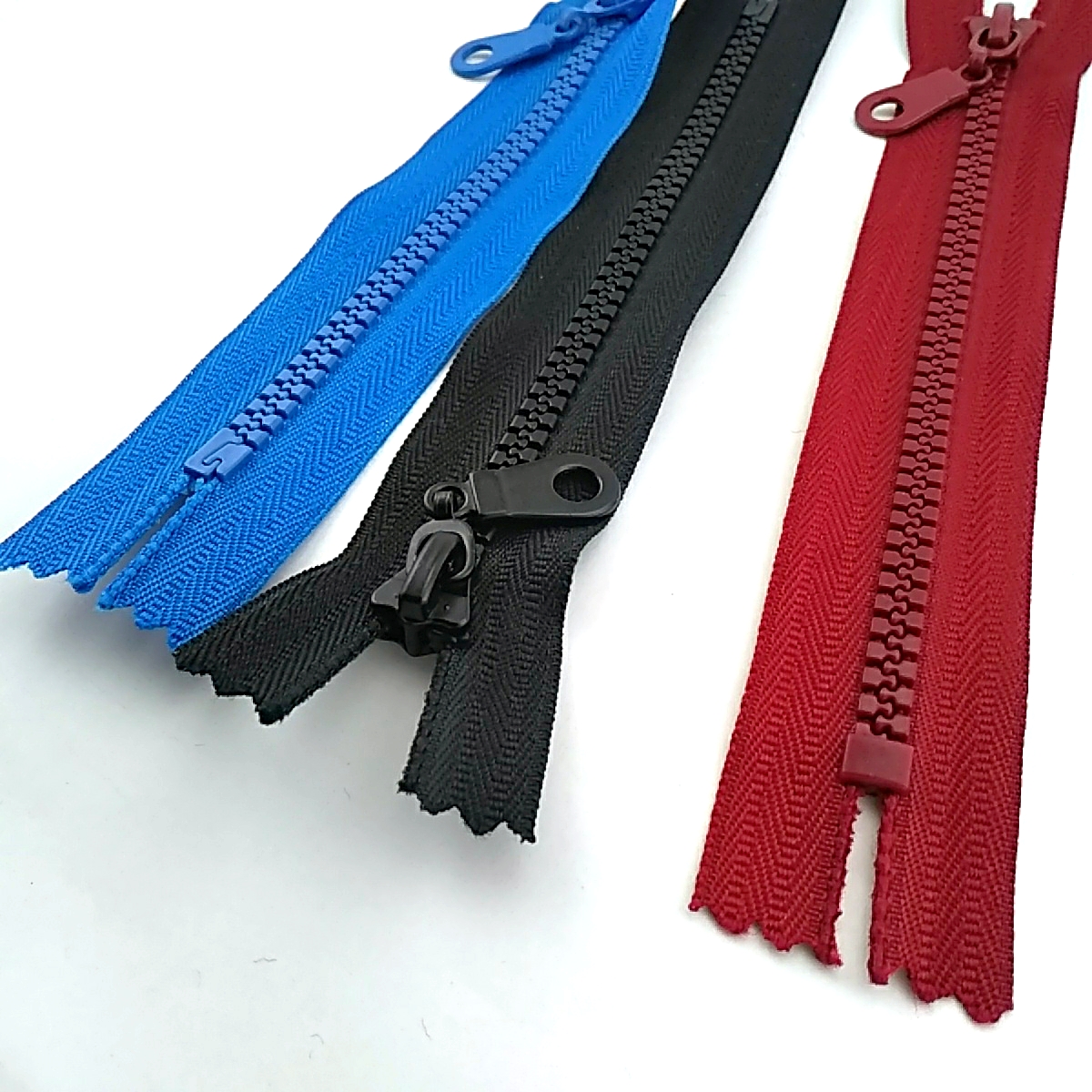 18 cm - 7,09 inch Chunky Plastic Teeth Zip Closed End (50 pcs/Pack) FK00001