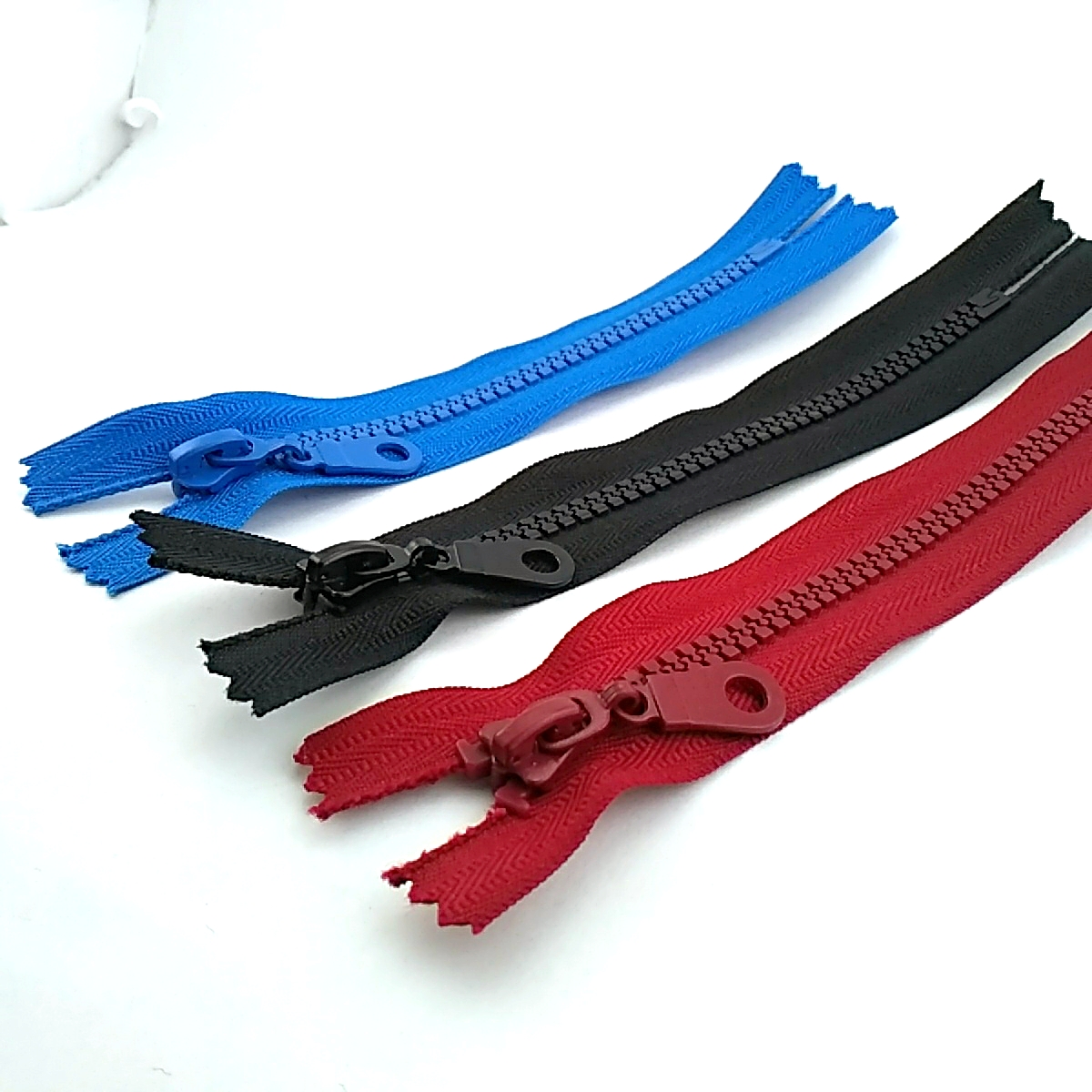 18 cm - 7,09 inch Chunky Plastic Teeth Zip Closed End (50 pcs/Pack) FK00001